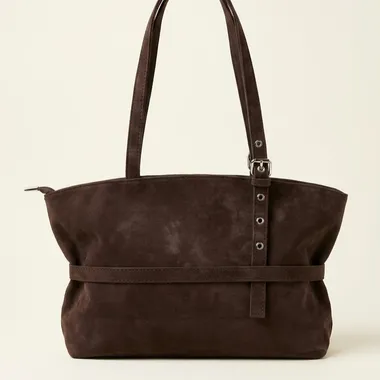 Borsa Tote in Suede Marrone Cioccolato: Eleganza Urbana e Stile Senza Tempo