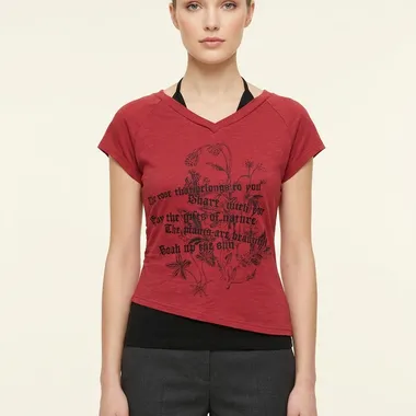 T-shirt Bordeaux con Grafica Botanica Gothic e Scollo a V