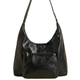 Borsa Hobo Elegante in Nero Soft – Design Contemporaneo e Silhouette Chic