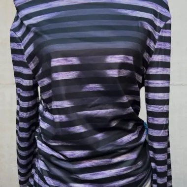 T-shirt Off-Shoulder a Righe Viola e Nera