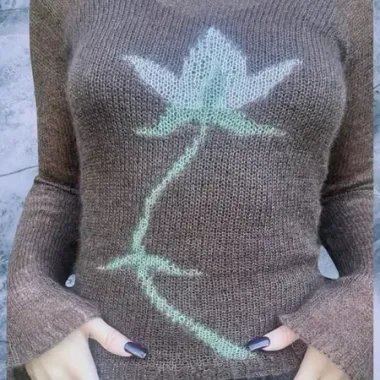 Maglione Donna in Maglia Leggera con Foglia Artistica Viola