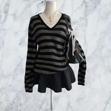 Pullover con Scollo a V a Righe Nero