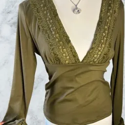 Blusa Donna Scollo Profondo in Pizzo Cachi