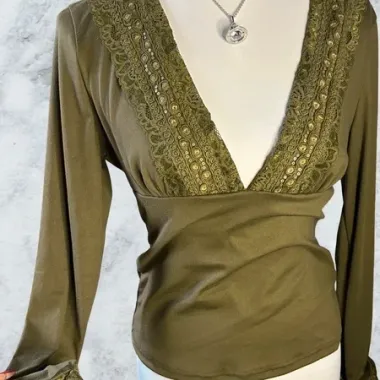 Blusa Donna Scollo Profondo in Pizzo Cachi