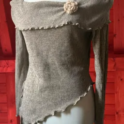 Maglione a Costine con Scollo Ampio Beige