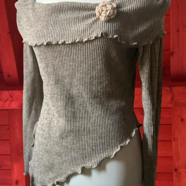 Maglione a Costine con Scollo Ampio Beige