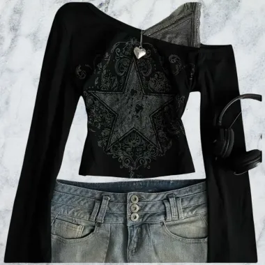 Top Corto Off-Shoulder con Stampa Stella Nero