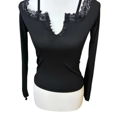 T-shirt in pizzo con scollo a V Nero