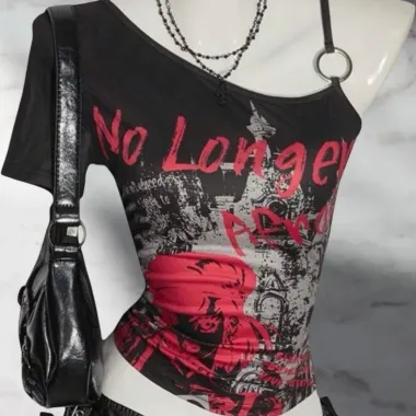 Top Asimmetrico con Anello Metallico Nero