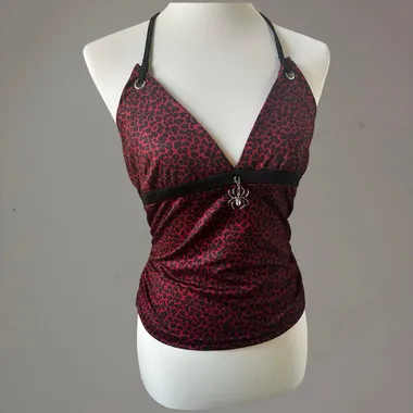 Top Satinato Leopardato con Dettaglio Gioiello Rosso