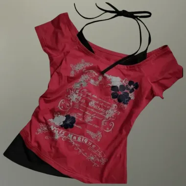 T-shirt con Stampa Floreale e Dettagli Neri Rossa