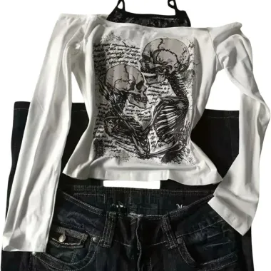 T-shirt Off-Shoulder con Stampa Grafica – Bianca