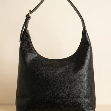 Borsa Hobo Nera dal Design Avvolgente e Raffinato